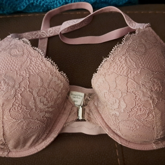 SIMPLY VERA - Vera Wang LILAC LACE T-Shirt BRA like new SIZE 36D front closure